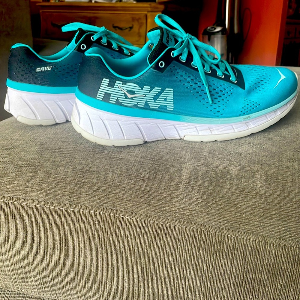 Hoka ONEONE Cavu size US 9. Turquoise Excellent Condition